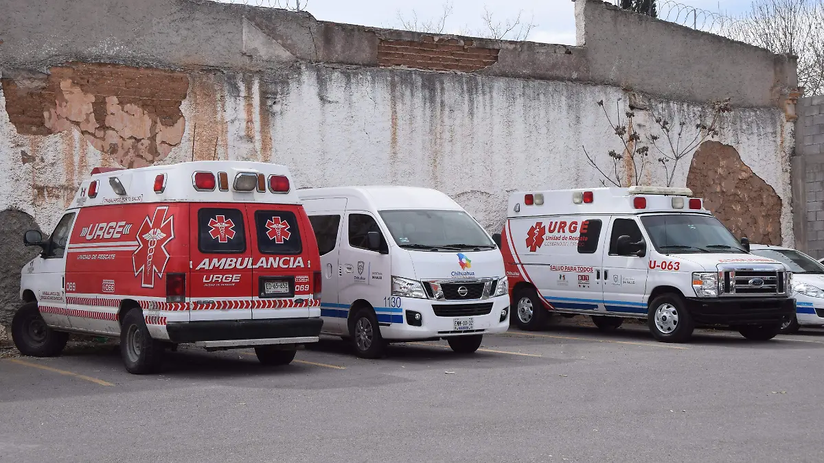 AMBULANCIAS ESTACIONADAS EN SRIA DE SALUD (3)